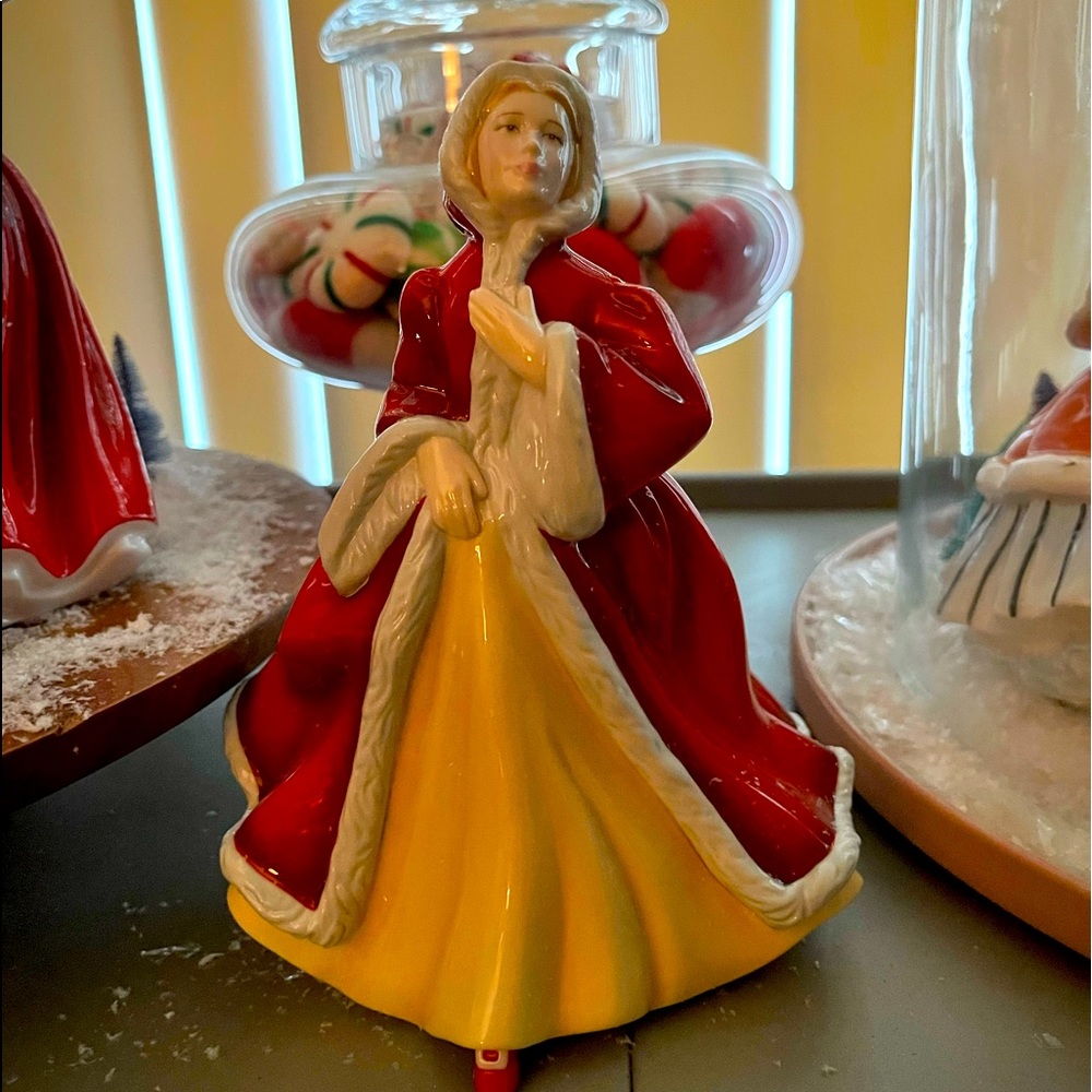 Royal Doulton Pretty Ladies songs of Christmas “Rachael” HN 4780 Bone China